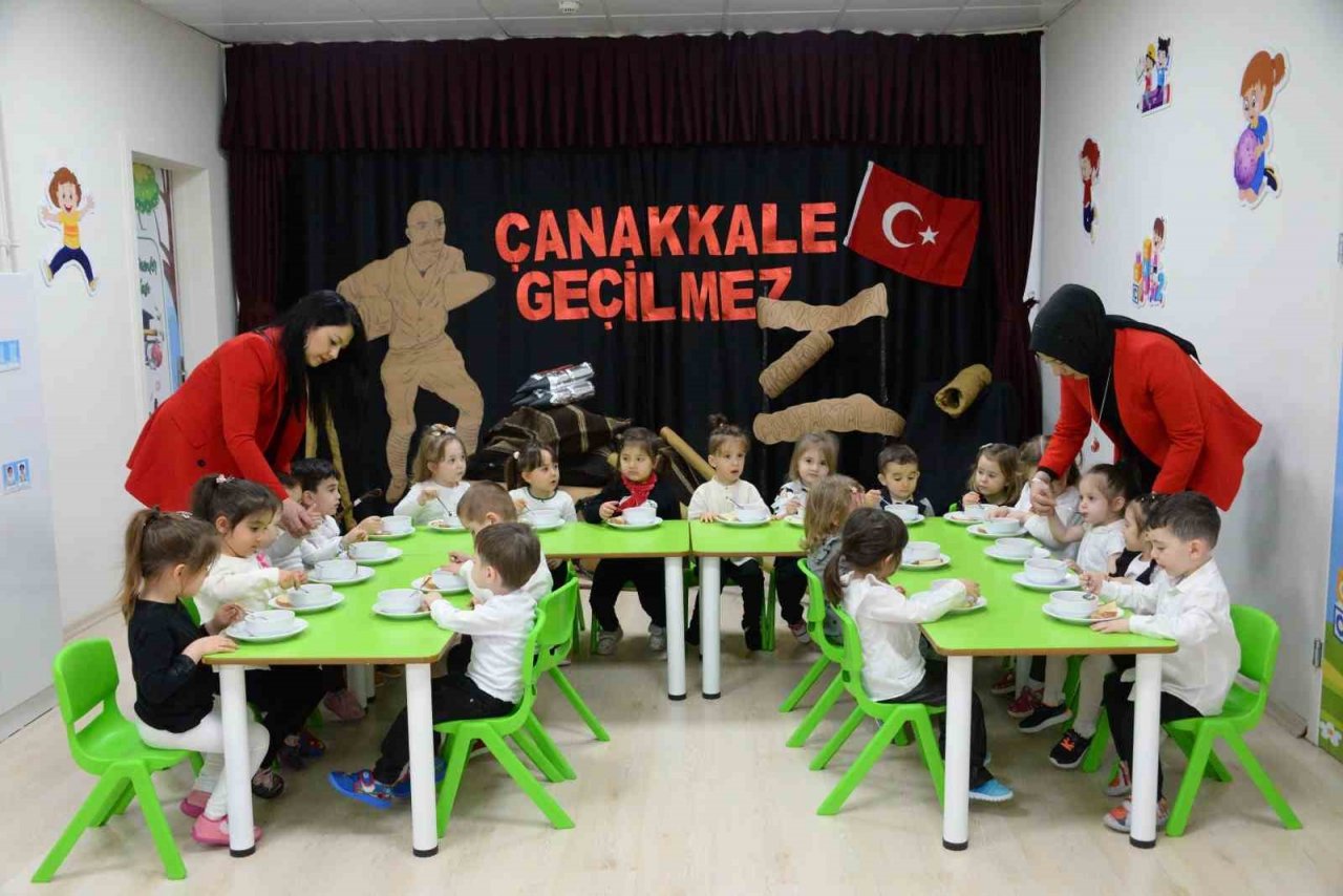 Minik öğrencileri “Çanakkale Geçilmez” dedi