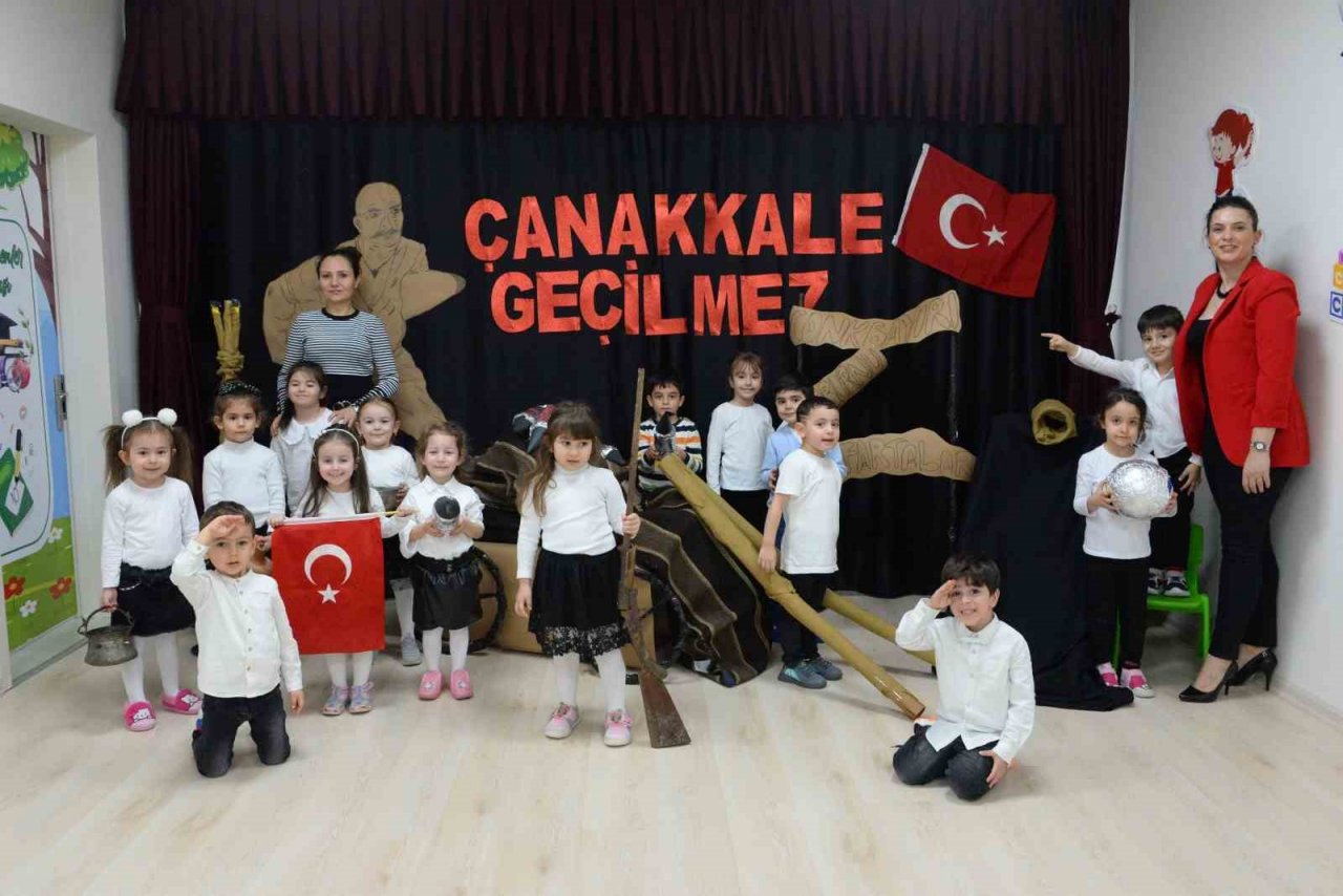 Minik öğrencileri “Çanakkale Geçilmez” dedi