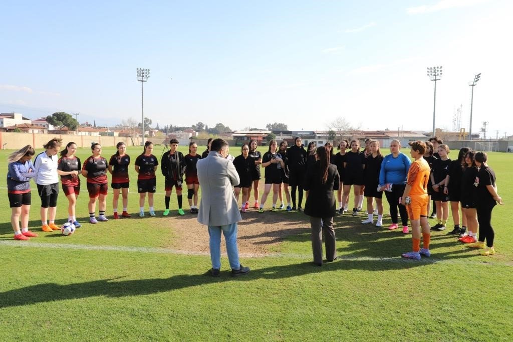 Nazilli kadın futbol takımı hazırlıklarını sürdürüyor