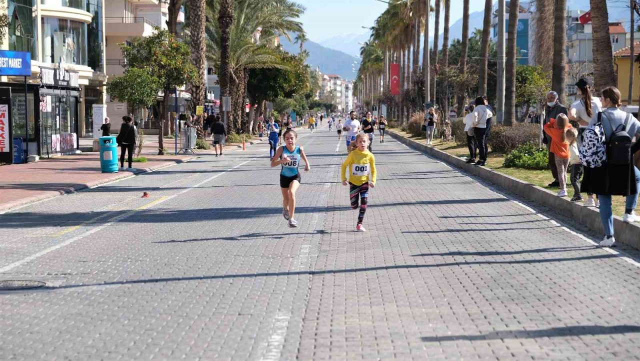 23. Alanya Atatürk Halk Koşusu ve yarı maratonu yapılacak