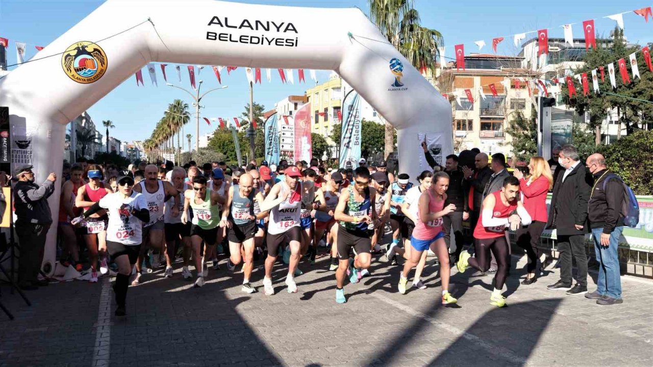 23. Alanya Atatürk Halk Koşusu ve yarı maratonu yapılacak