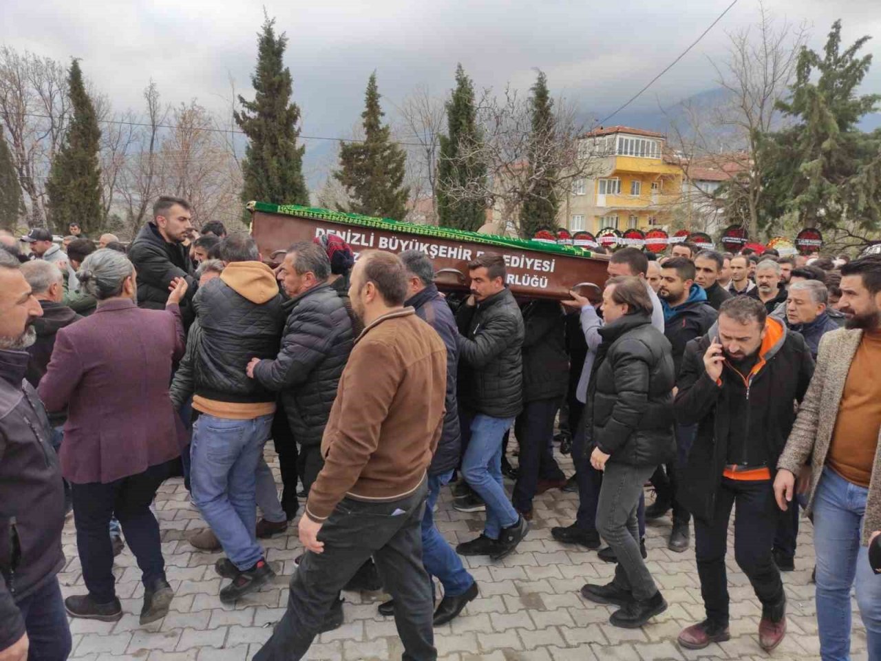 Denizlili gazeteci Ayhan Çimendağ son yolculuğuna uğurlandı