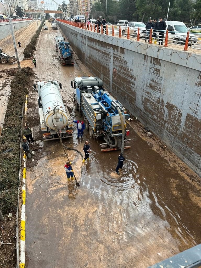 DİSKİ, selden etkilenen Şanlıurfa’da çalışmalarını sürdürüyor