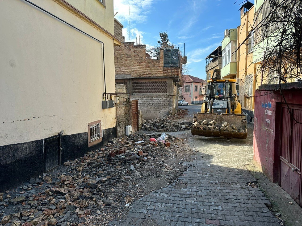 Dulkadiroğlu’nda hafriyat kaldırma çalışmaları sürüyor