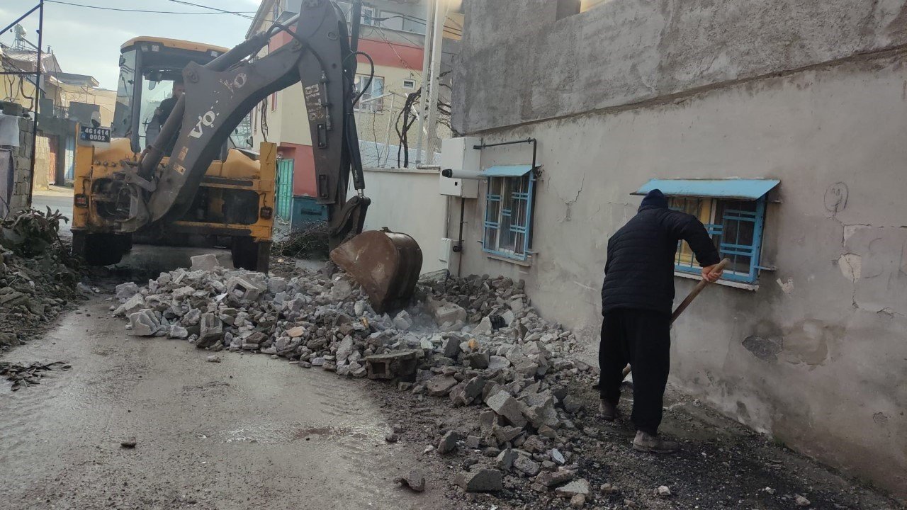 Dulkadiroğlu’nda hafriyat kaldırma çalışmaları sürüyor