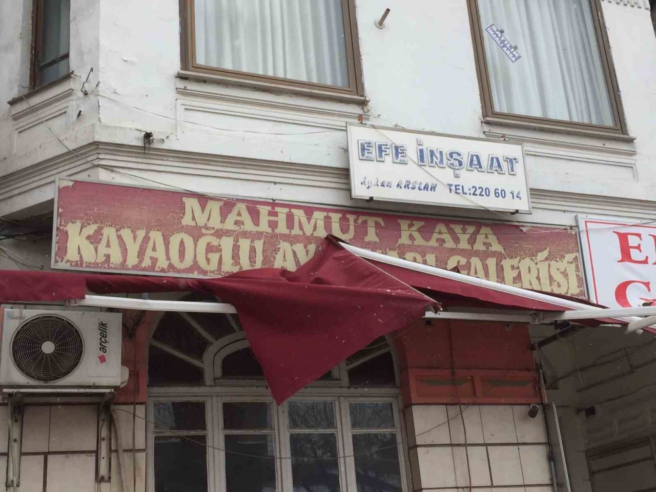 Aynı kamyon 3 gün içerisinde 2 kez aynı tenteye çarptı