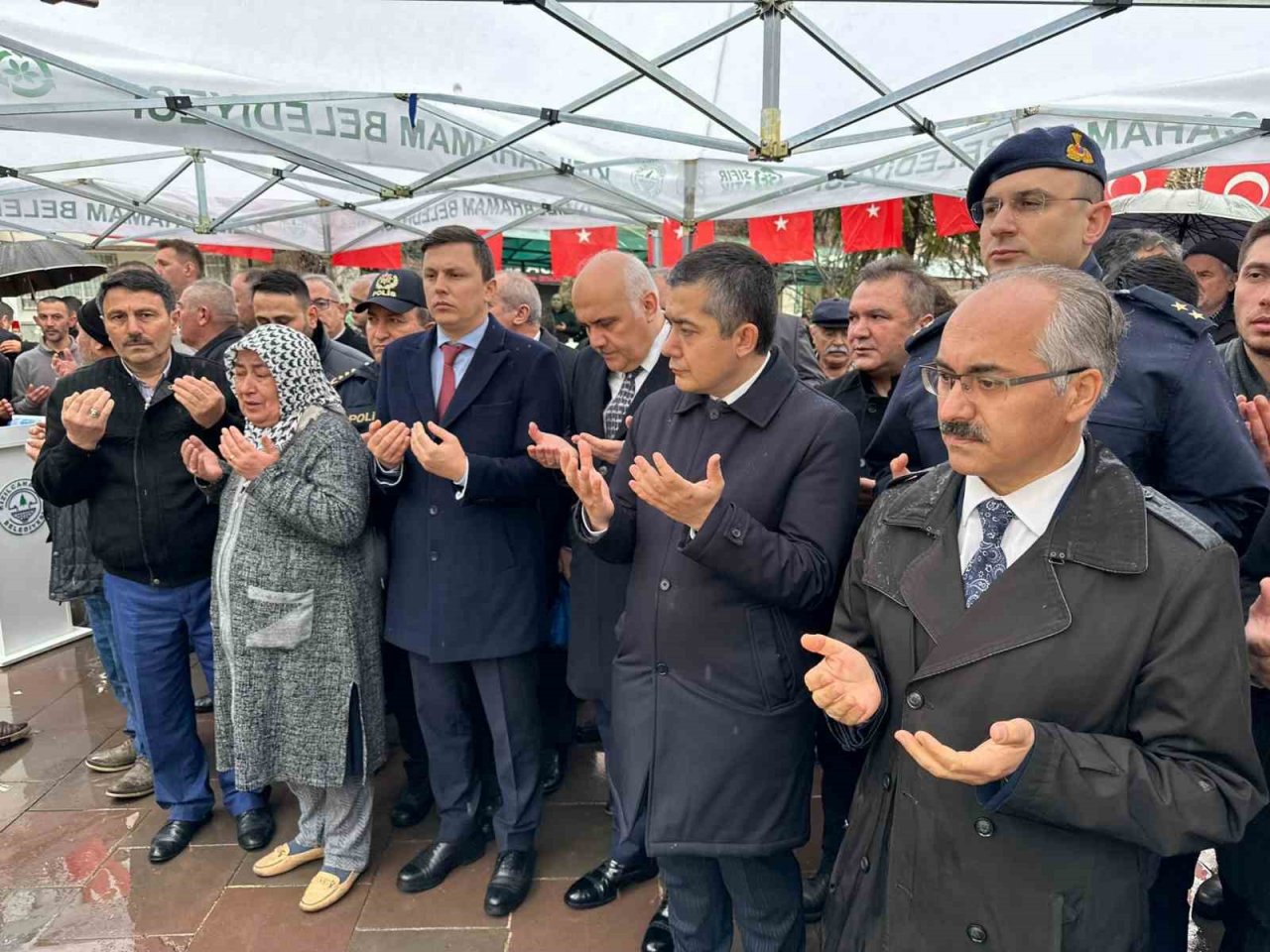 81 ilden toprağın getirildiği Anıt Ağacı’ndaki törenle şehitler anıldı