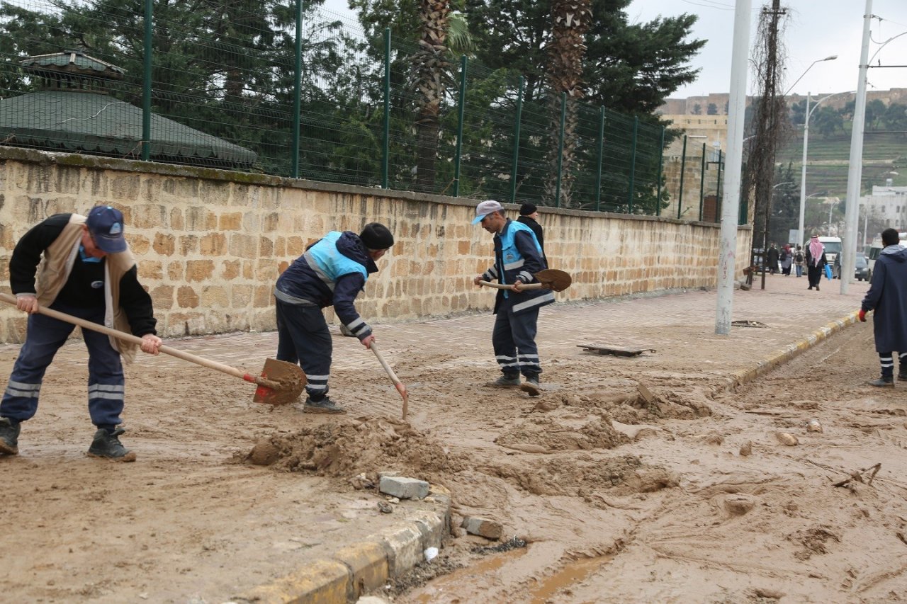 Eyyübiye’de selin yaraları sarılıyor