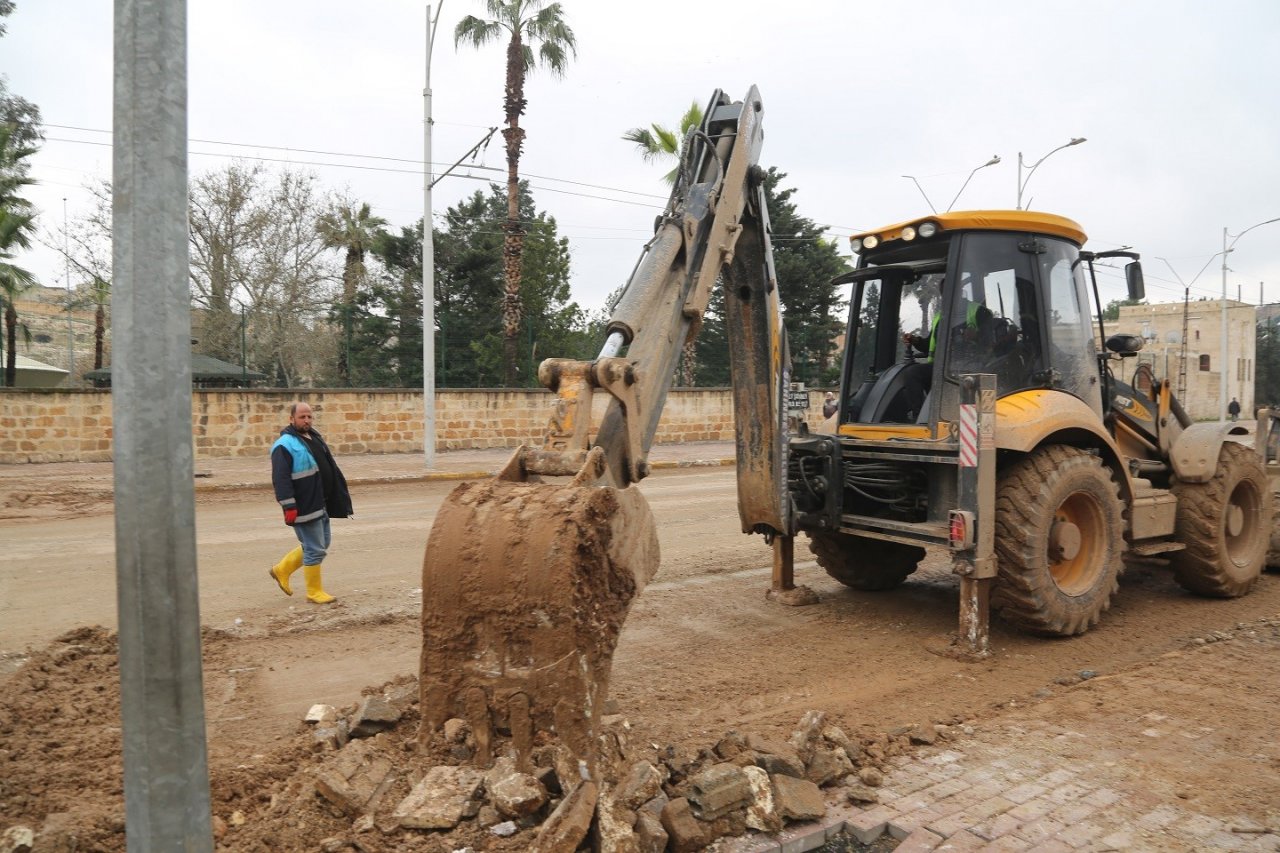 Eyyübiye’de selin yaraları sarılıyor