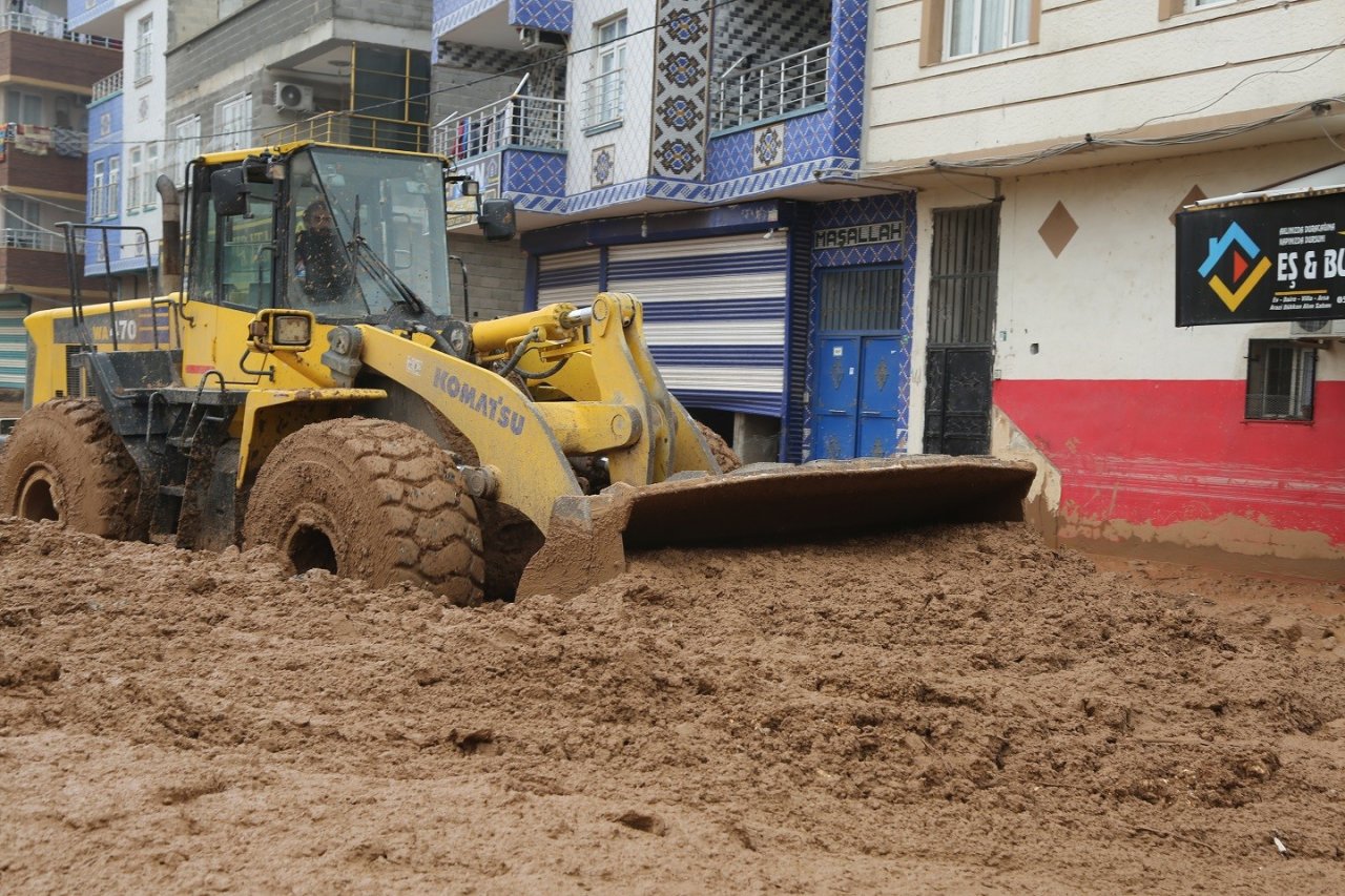 Eyyübiye’de selin yaraları sarılıyor