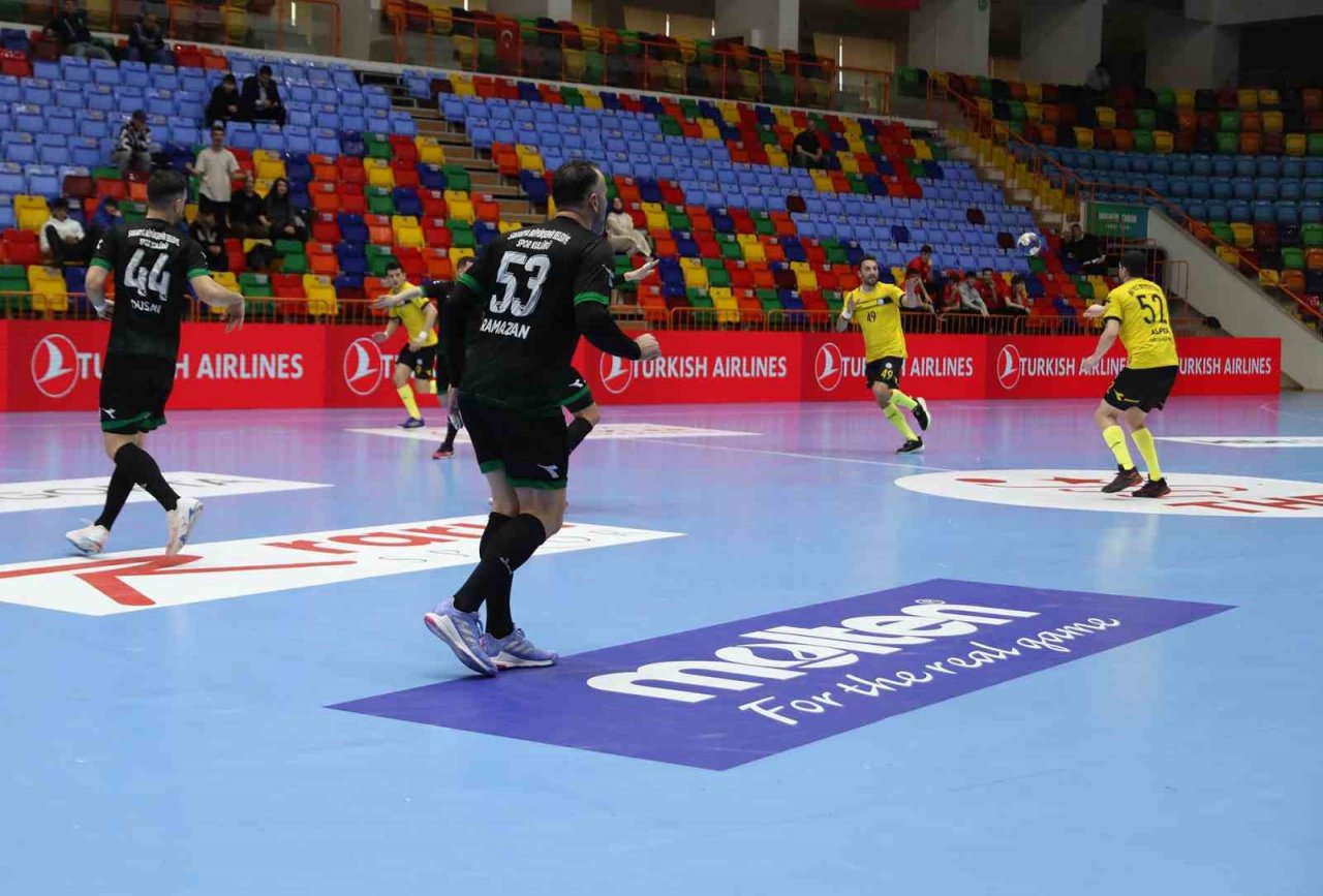 Sakarya Büyükşehir Hentbol takımı kupaya yarı finalde veda etti