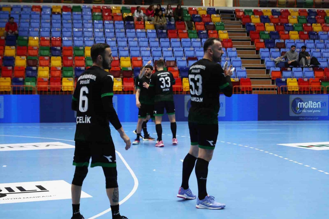 Sakarya Büyükşehir Hentbol takımı kupaya yarı finalde veda etti