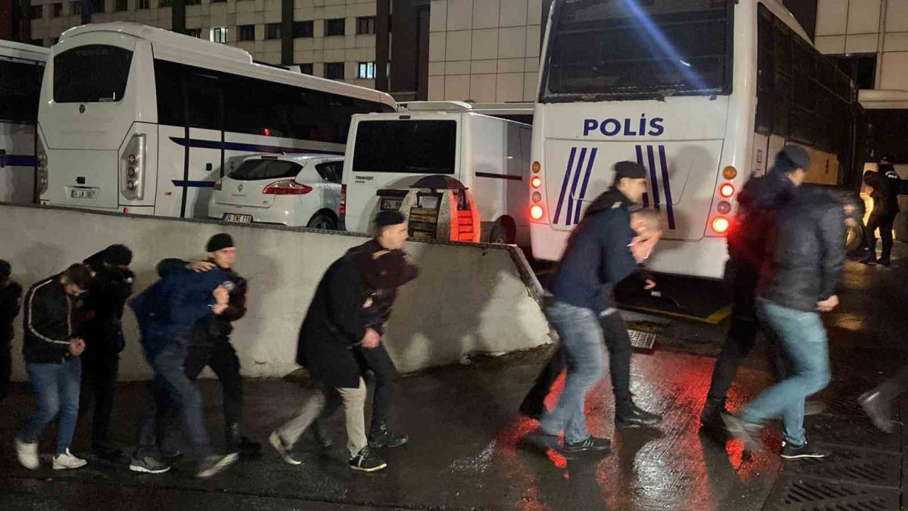 İstanbul’da "Kökünü Kurutma Operasyonu"nda yakalanan 161 zanlı adliyeye sevk edildi