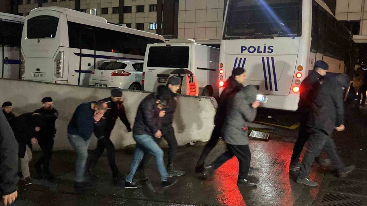 İstanbul’da "Kökünü Kurutma Operasyonu"nda yakalanan 161 zanlı adliyeye sevk edildi