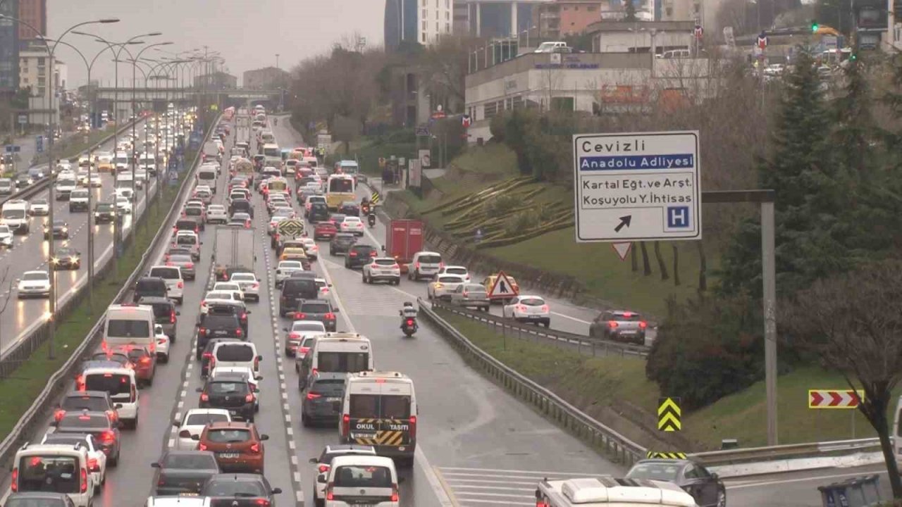 İstanbul’da trafik yoğunluğu yüzde 70’e ulaştı