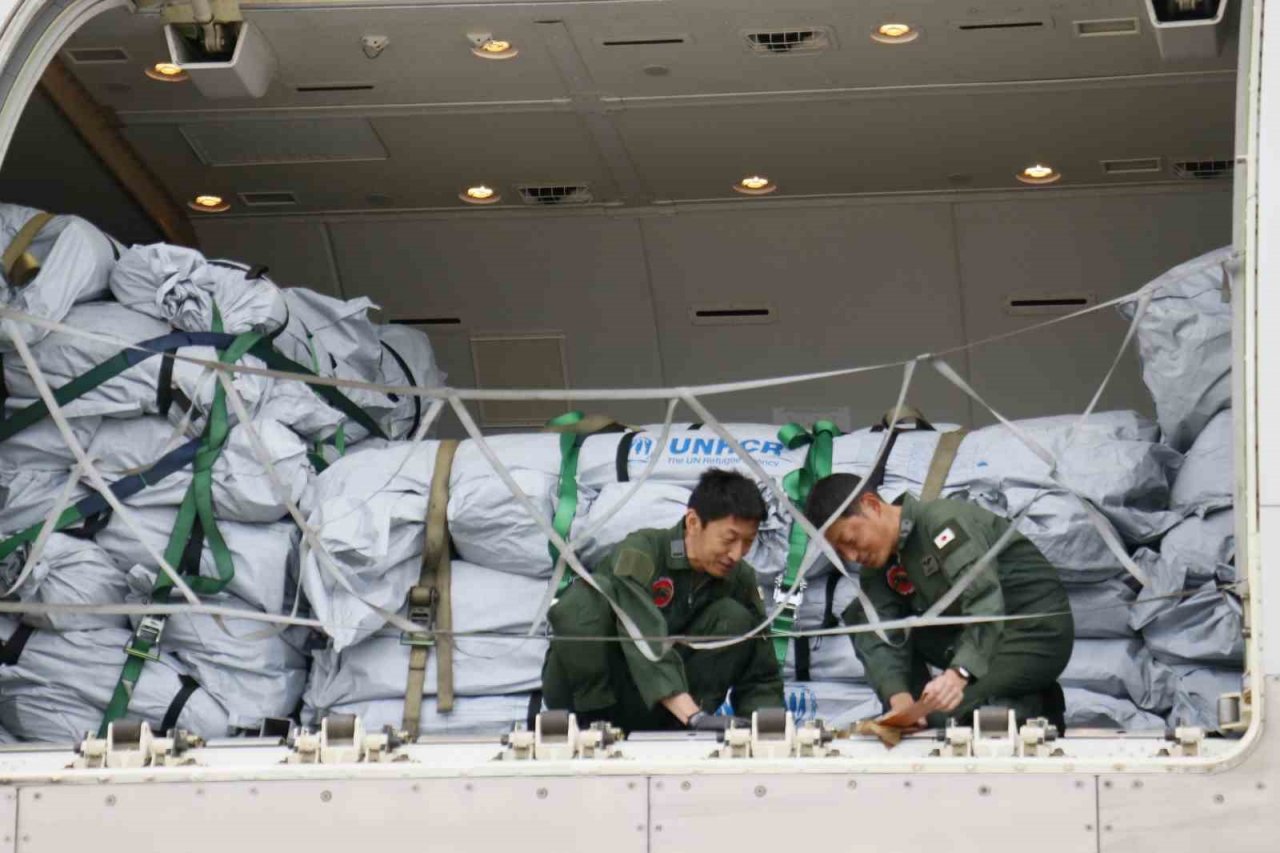 Yardım malzemelerini taşıyan Japon uçağı Türkiye’ye ulaştı