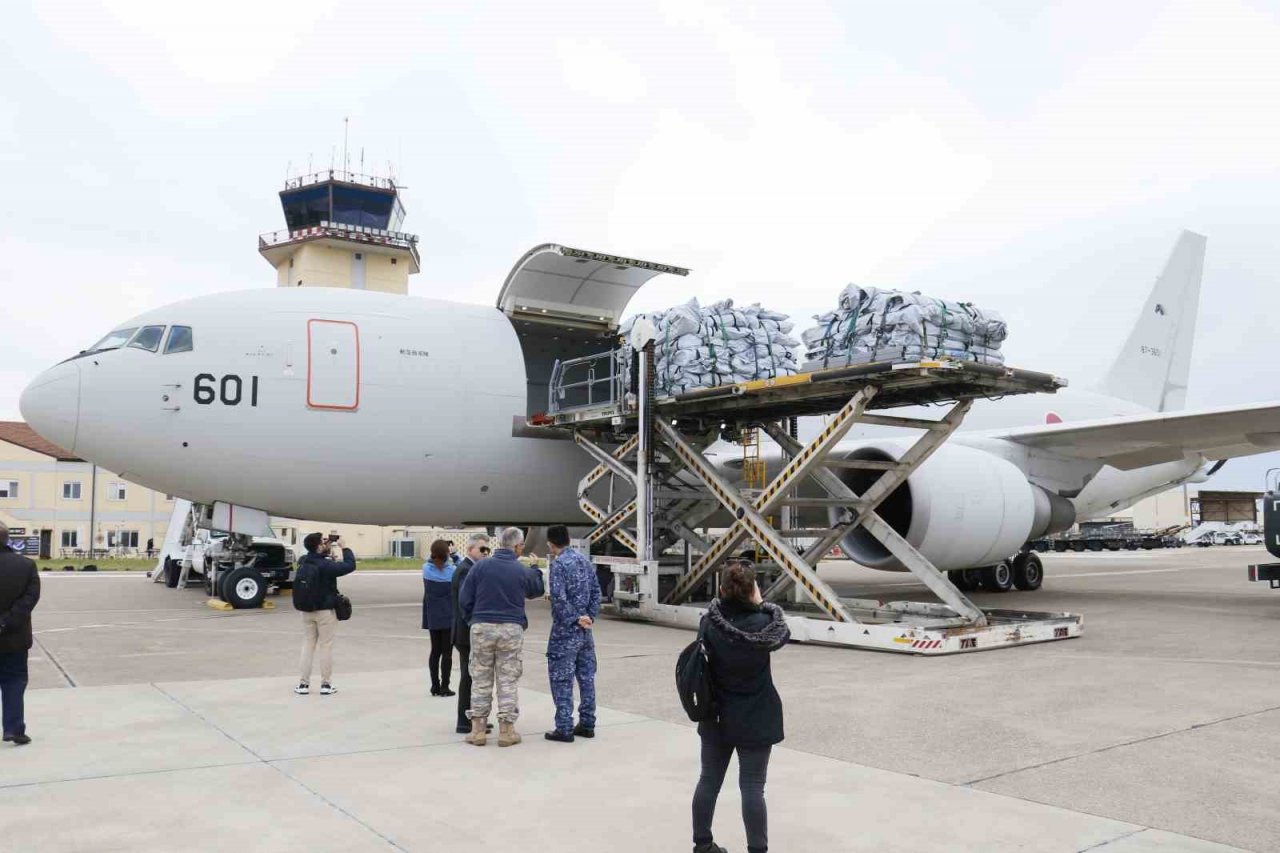 Yardım malzemelerini taşıyan Japon uçağı Türkiye’ye ulaştı