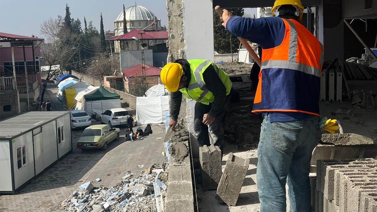 Dulkadiroğlu Gençlik Merkezinin yaraları sarılıyor