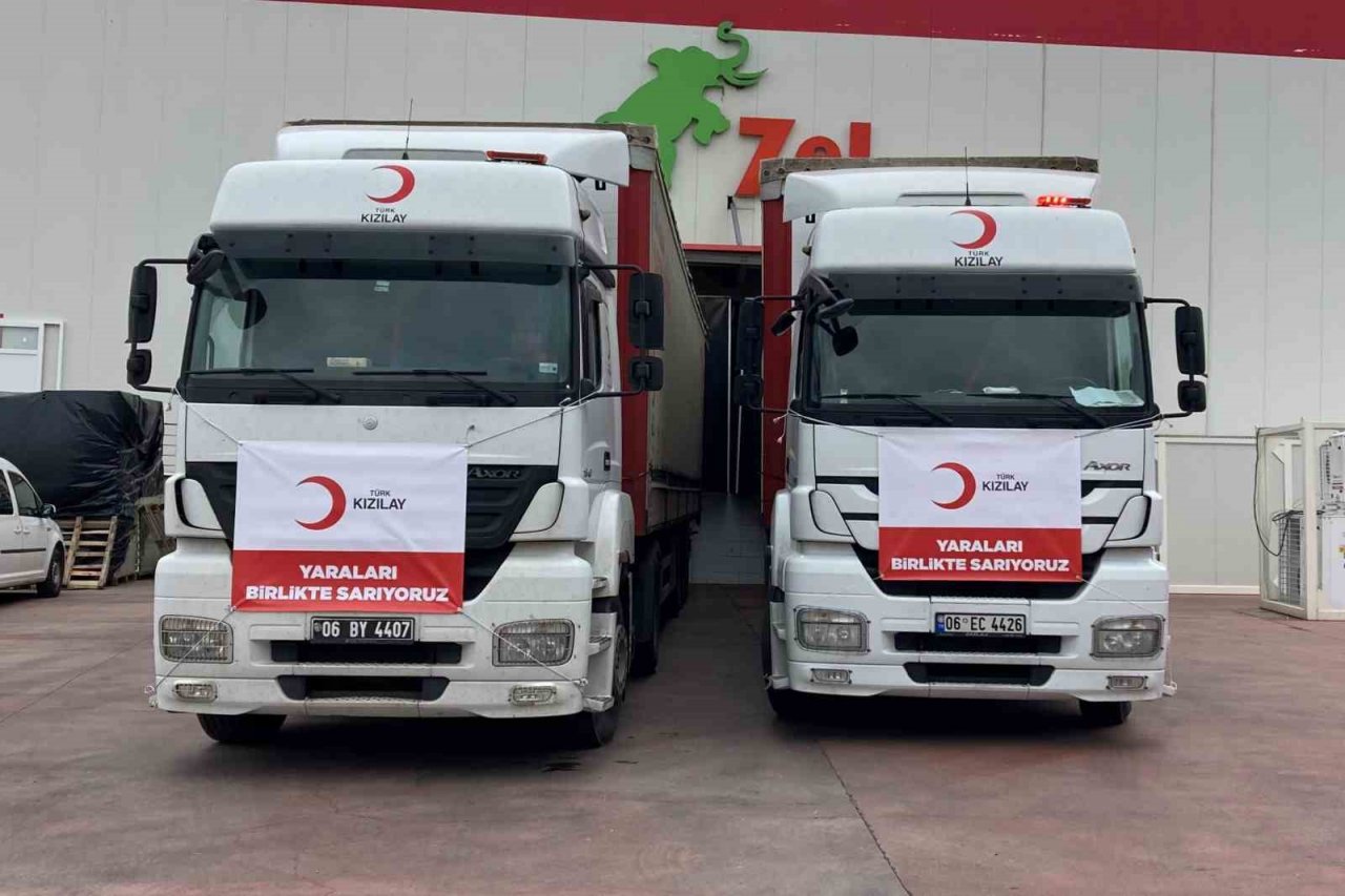 Türk Kızılay İzmir’den deprem bölgesine 16 tır konserve gıda