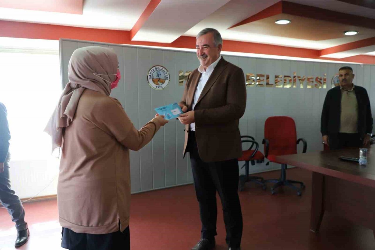Kahta’da ihtiyaç sahibi ailelere destek sürüyor