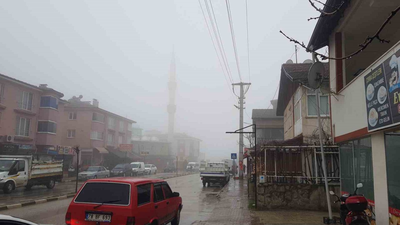 Karabük’te sağanak ve sis etkili oluyor