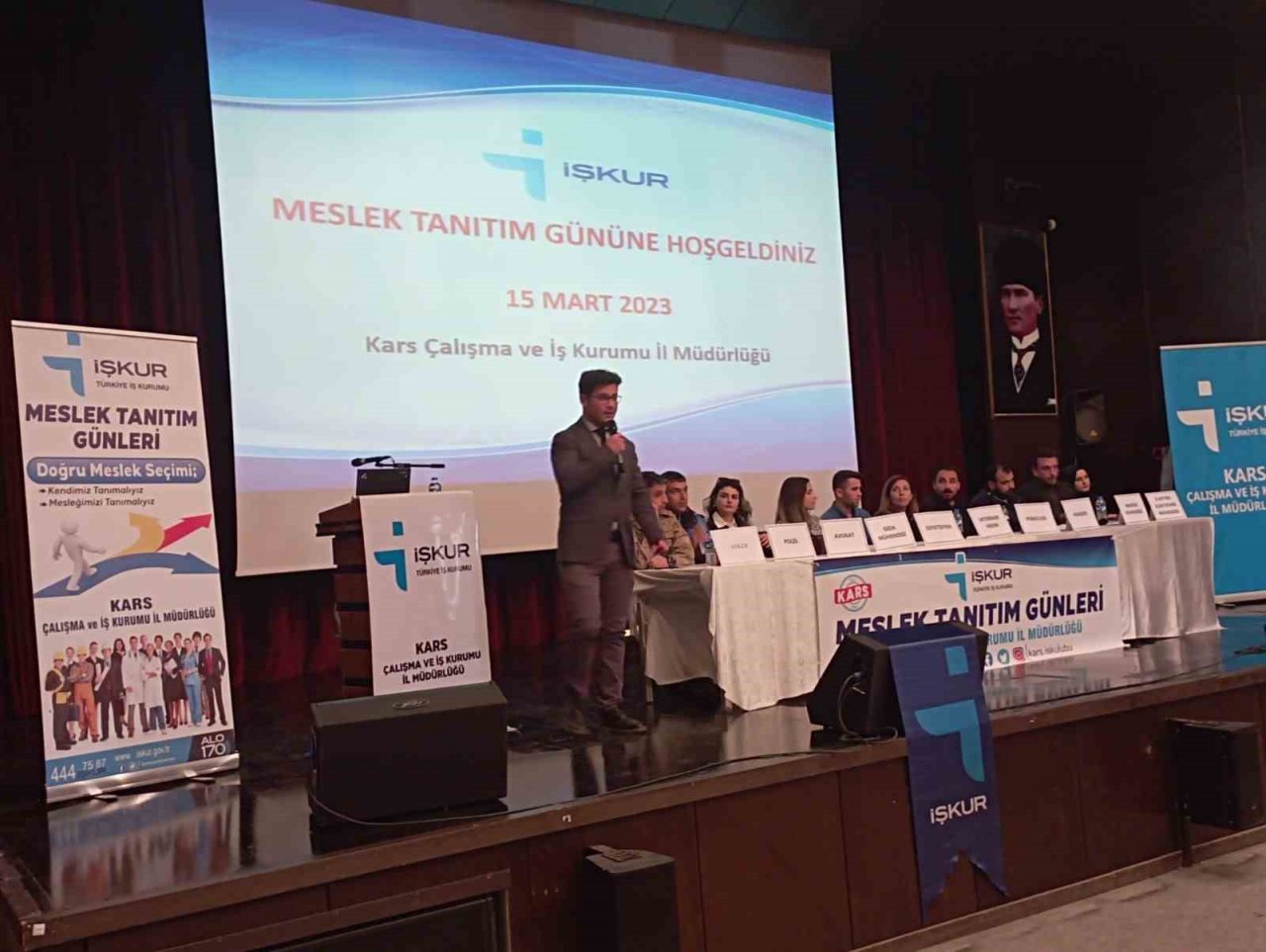 Kars’ta meslek erbapları öğrencilerle buluştu