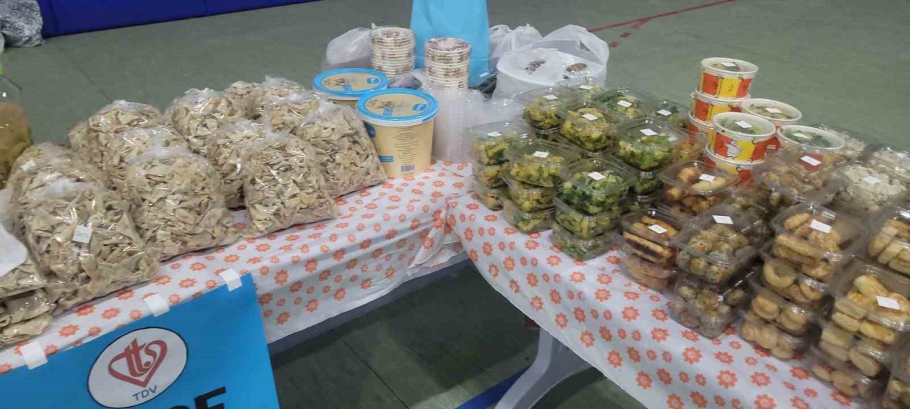 Kastamonu’da 2,5 saatte binden fazla ürün satıldı, geliri depremzedelere bağışlandı