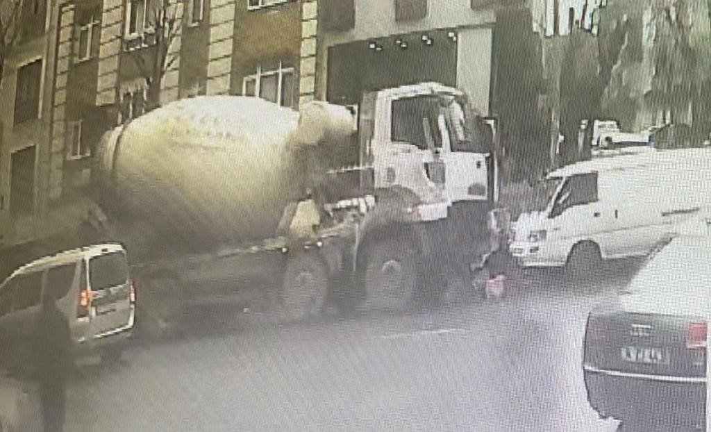 Gaziosmanpaşa’da genç anne beton mikserinin altında can verdi, 2 çocuğu kurtuldu