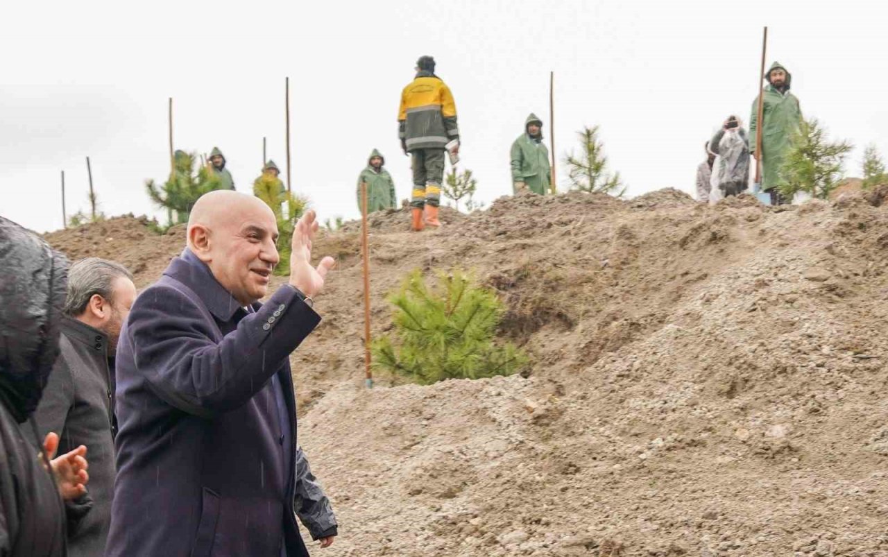 6 Şubat 2023 Deprem Şehitleri Hatıra Ormanı’nda 435 fidan toprakla buluştu