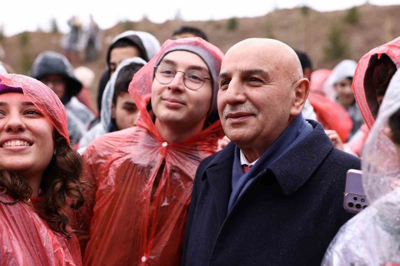 6 Şubat 2023 Deprem Şehitleri Hatıra Ormanı’nda 435 fidan toprakla buluştu