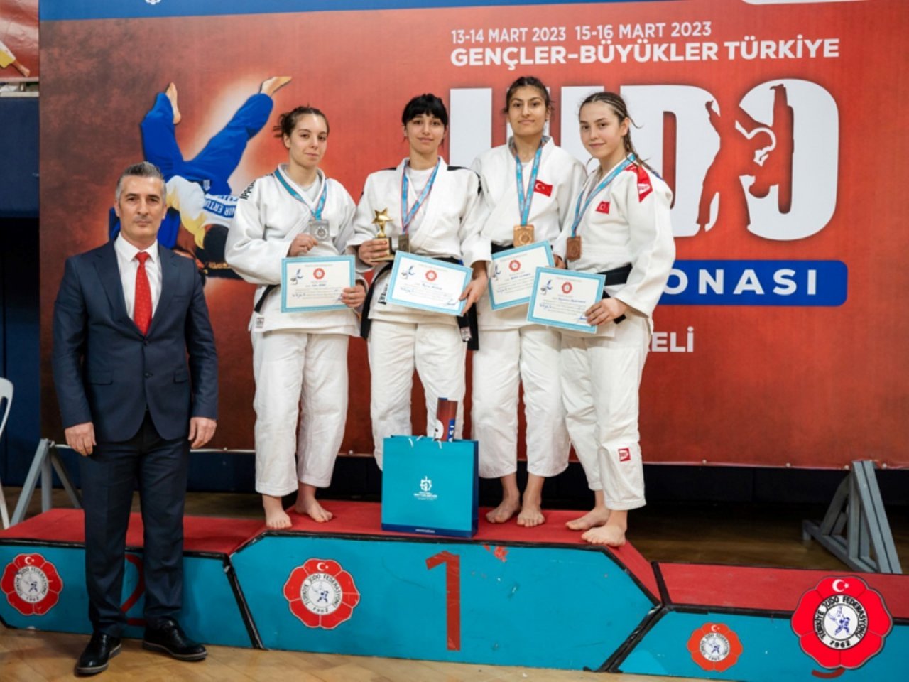 759 sporcunun katıldığı judo şampiyonasında madalyalar sahiplerini buldu