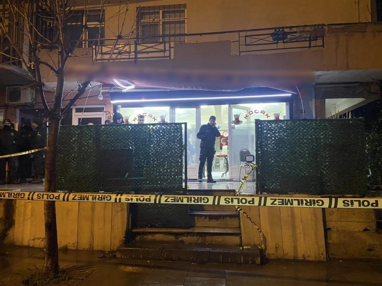 Küçükçekmece’de kıraathanede silahlı kavga: 1 ağır yaralı