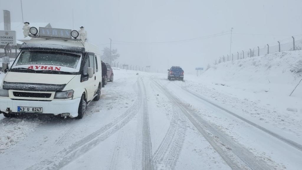 Kütahya’da Domaniç Dağ Yolu kara teslim