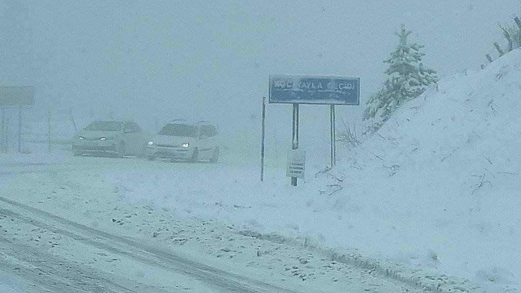 Kütahya’da Domaniç Dağ Yolu kara teslim