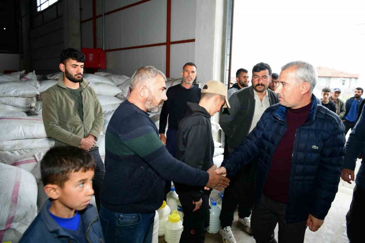 Yeşilyurt’te afetzede süt üreticilerine belediye desteği