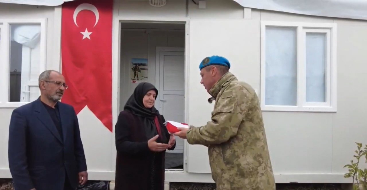 Mehmetçik’ten Şehit Piyade Üsteğmen Serkan Erkuş’un Malatya’da yaşayan ve depremden etkilenen ailesine anlamlı ziyaret