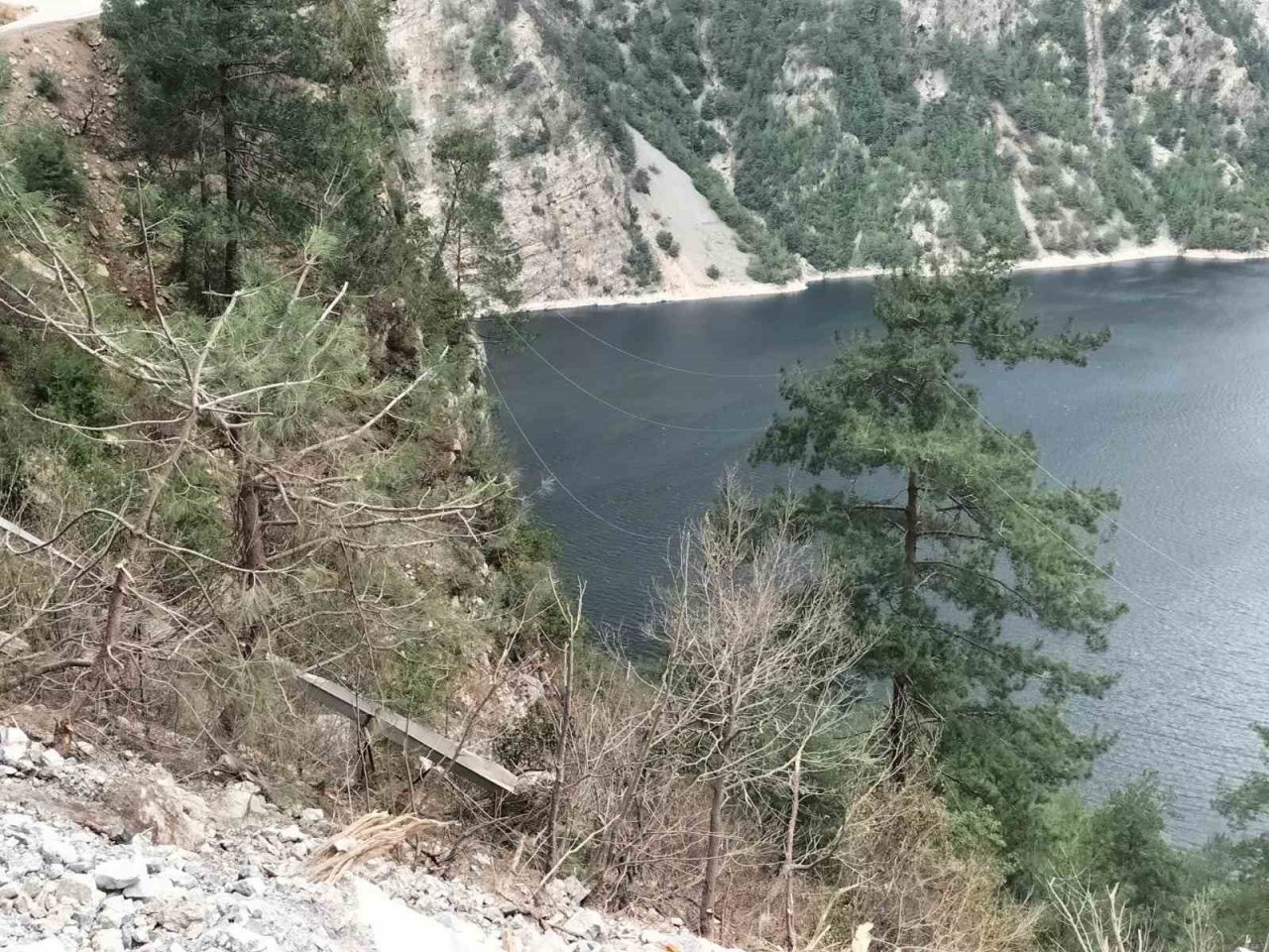 Osmaniye’de artçı depremler sonrası köy yolu kapandı