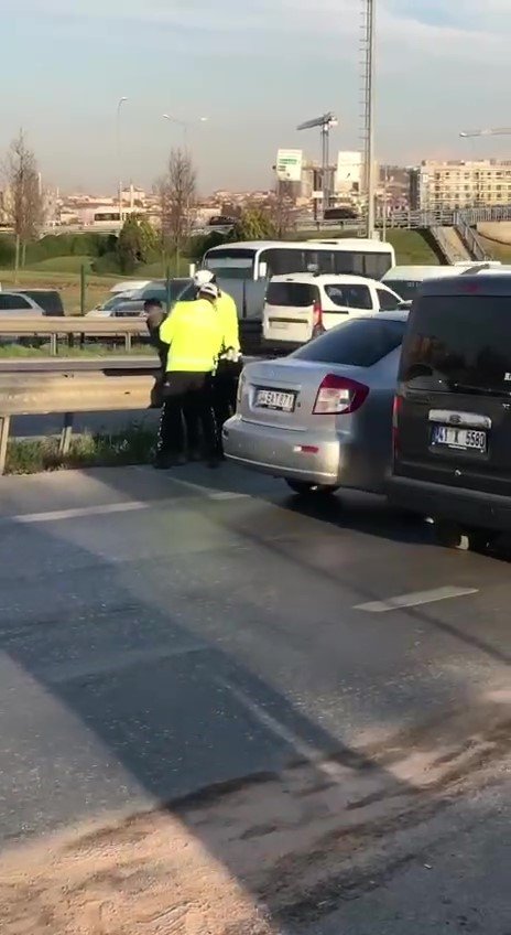 Pendik’te alkollü halde araç kullanırken yakalanan sürücü gözaltına alındı