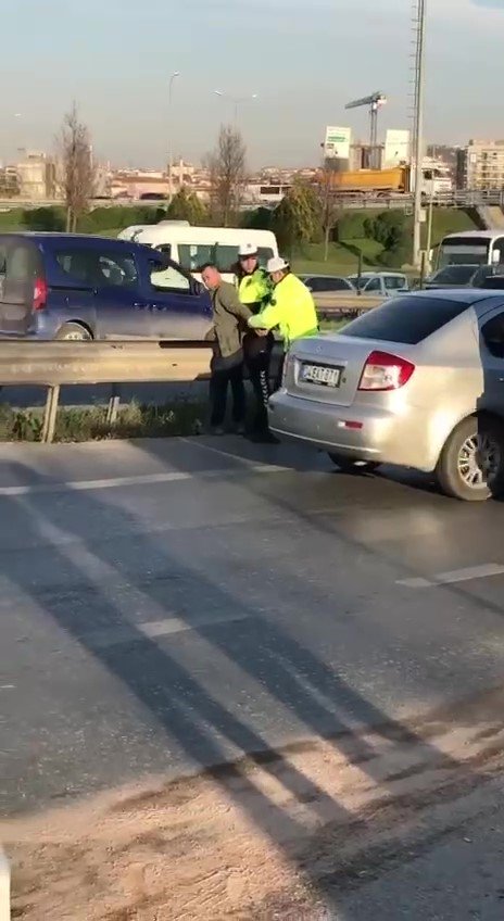 Pendik’te alkollü halde araç kullanırken yakalanan sürücü gözaltına alındı