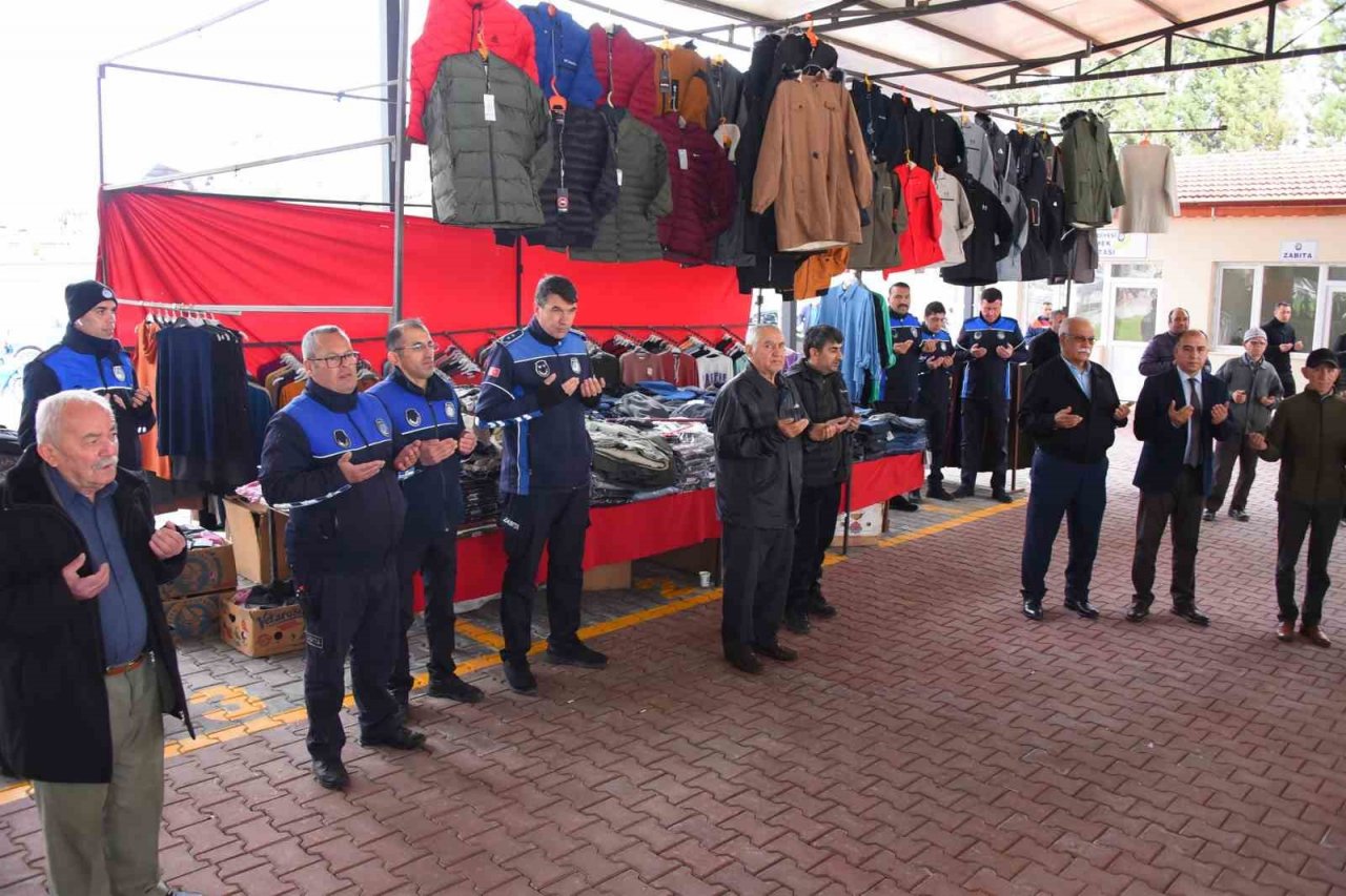 Salihli’de Gümüşçayı semt pazar yeri dualarla hizmete girdi