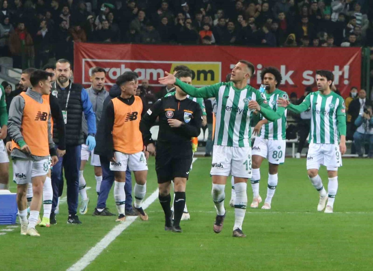 Spor Toto Süper Lig: Konyaspor: 2 - Galatasaray: 1 (Maç sonucu)