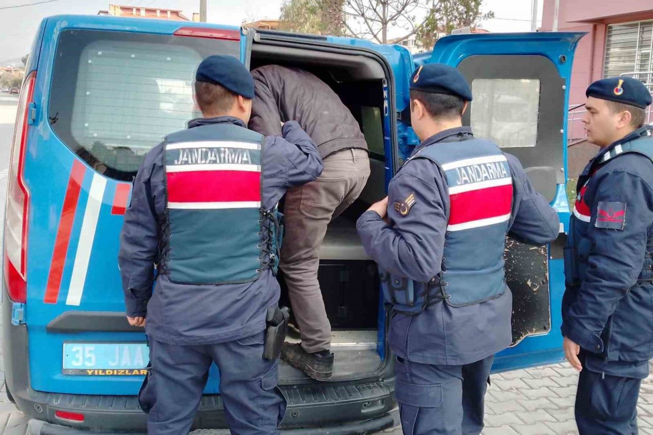 Terör örgütüne para toplayan şüpheliler jandarmadan kaçamadı