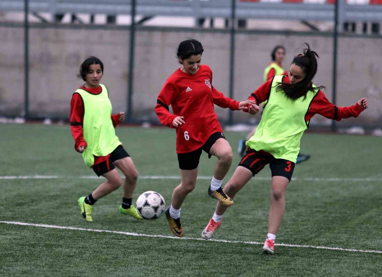 Van Büyükşehir Kadın Futbol Takımı yeni sezona hazır