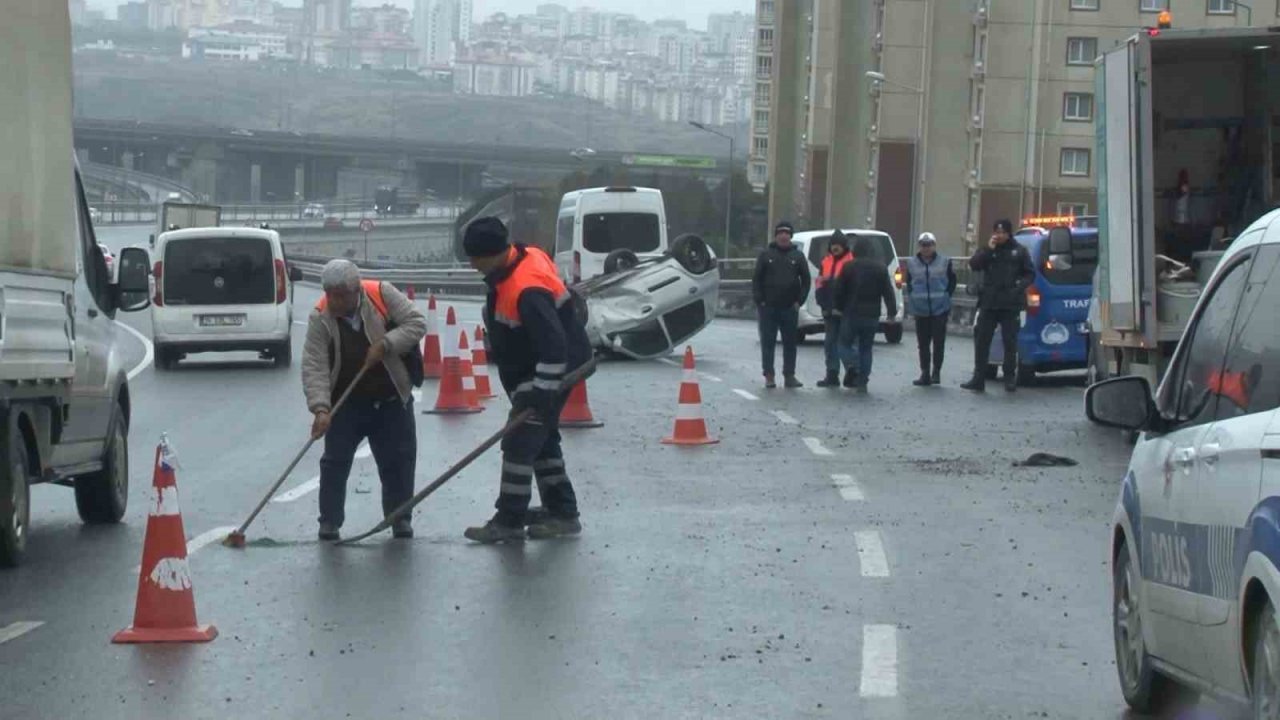 Yağışlı hava nedeniyle şehir hastanesi yolunda kazalar meydana geldi