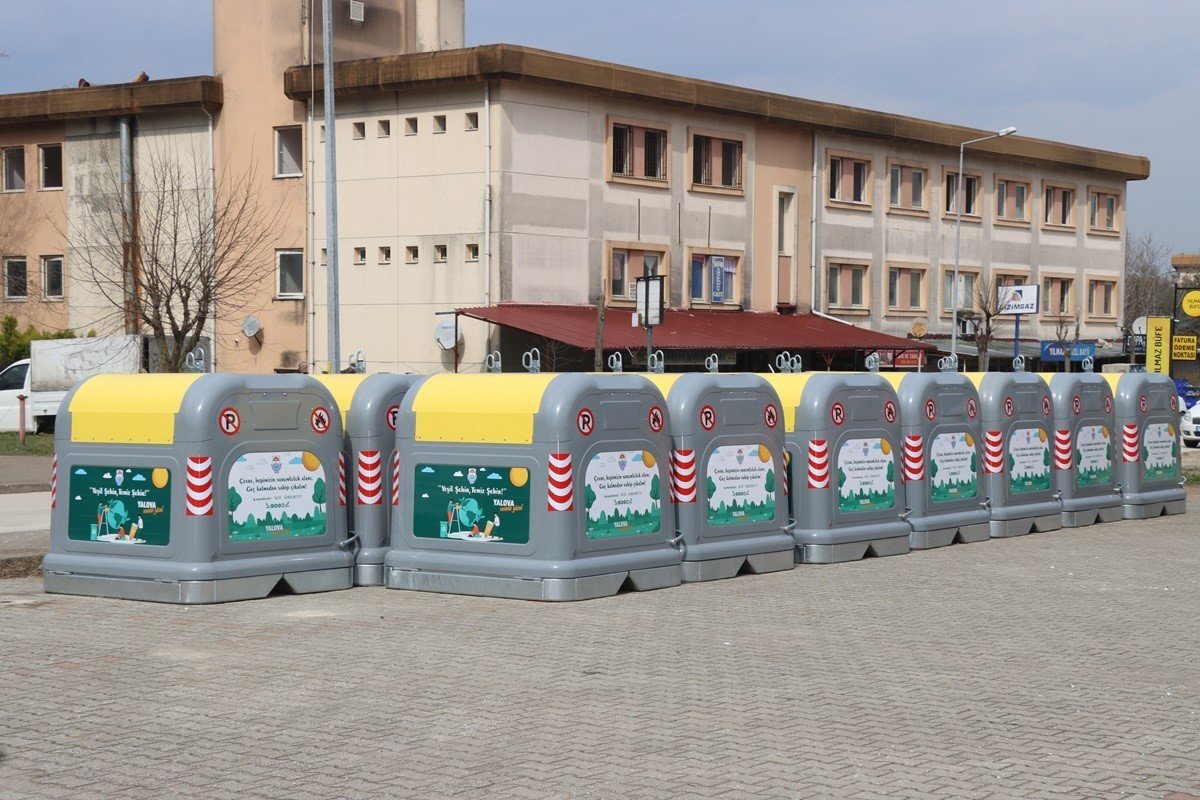 Yalova Belediyesi çöp konteynerlerini yeniliyor