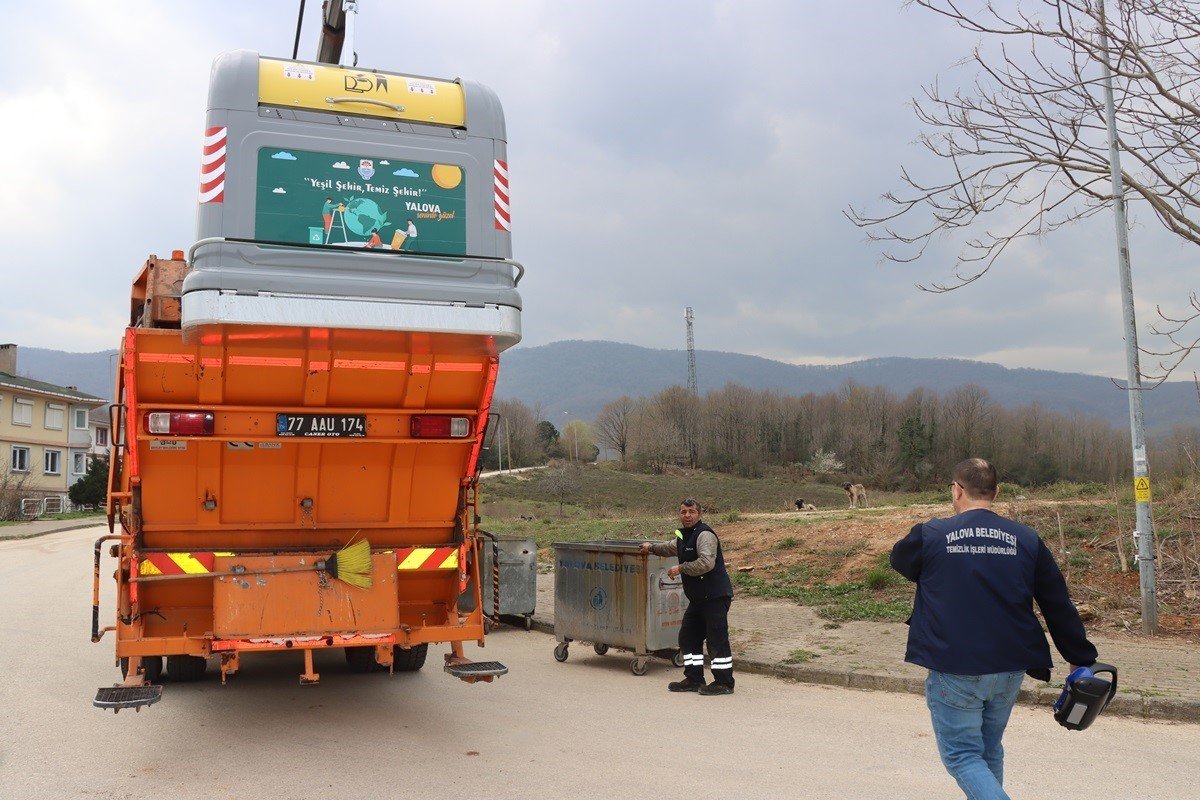 Yalova Belediyesi çöp konteynerlerini yeniliyor