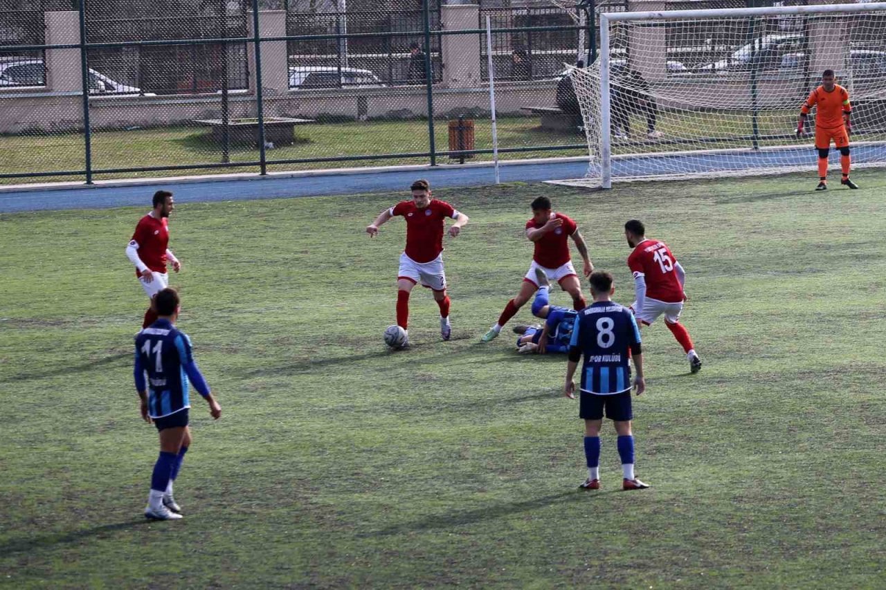 Yenimahalle Belediyespor namağlup liderlik koltuğuna oturdu