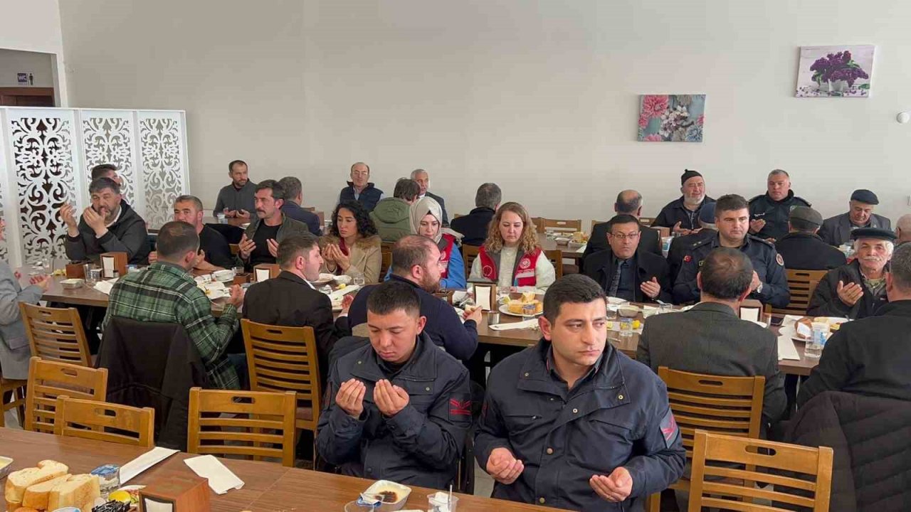 Bolvadin’de şehit aileleri ve gaziler onuruna yemek verildi