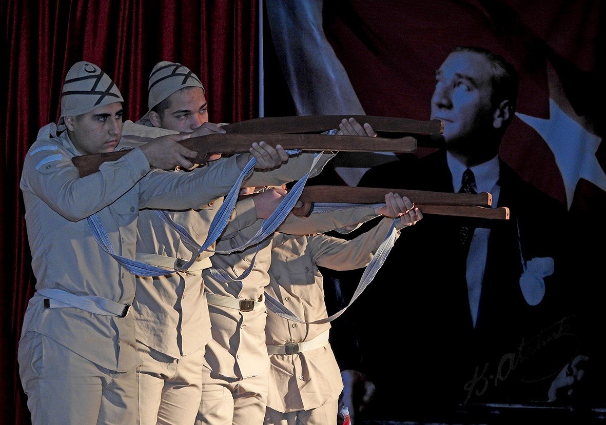 Çanakkale Deniz Zaferi’nin 108. yıldönümü Çeşme’de törenle kutlandı