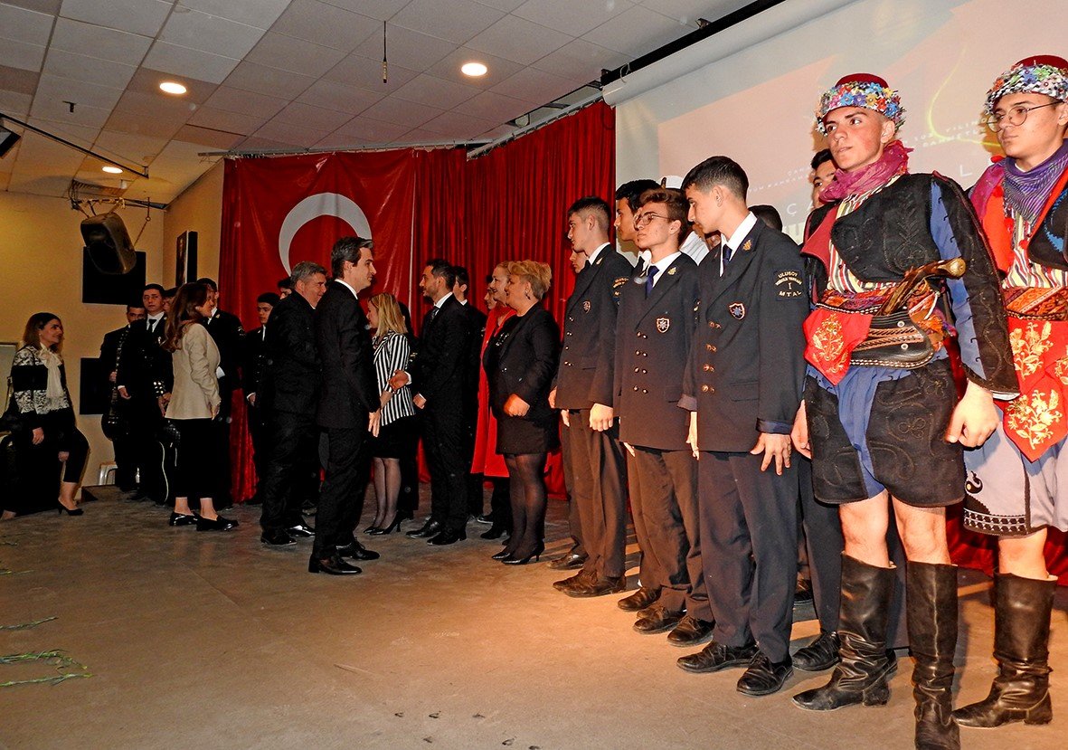 Çanakkale Deniz Zaferi’nin 108. yıldönümü Çeşme’de törenle kutlandı